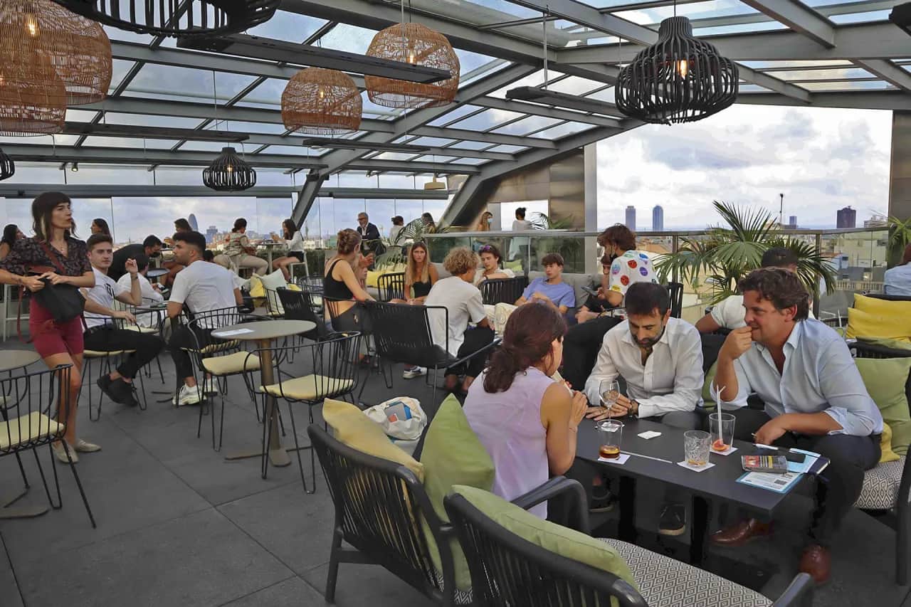 83.3 terrace bar hotel royal passeig de gràcia: vistas impresionantes y ambiente único